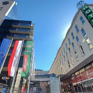*** Otel Gromada Centrum Polonya